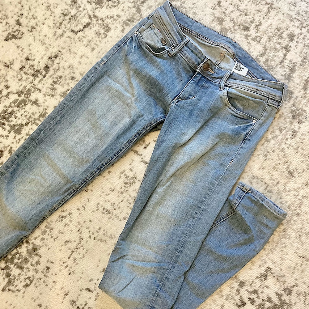 Denim jeans size 28/32. They have stretch to them and fit like a size 2!